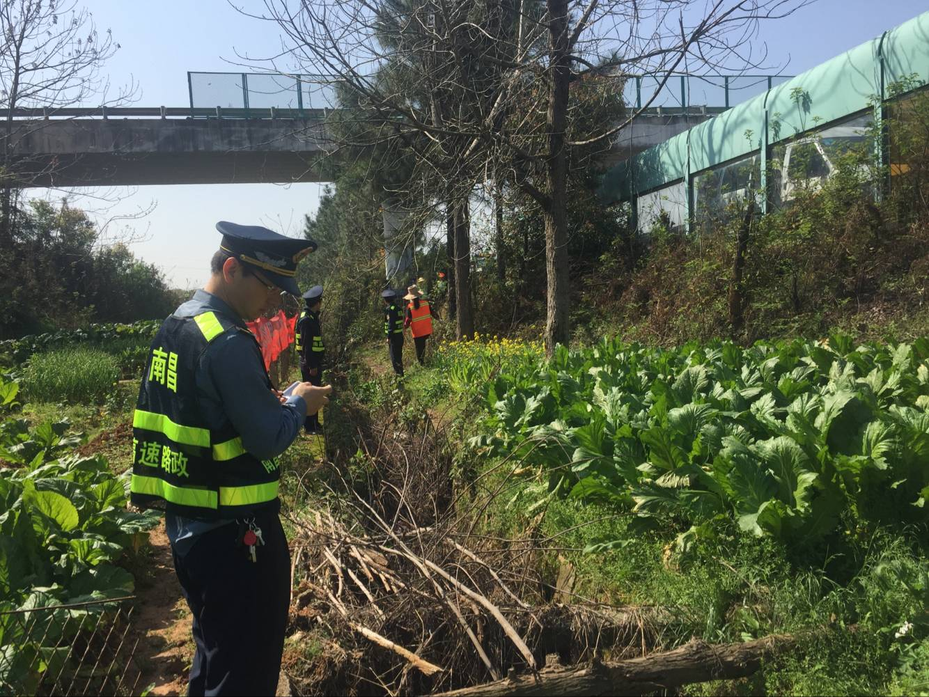 齐抓共管，，西外环高速路域整治事情深入推进_庄闲游戏
