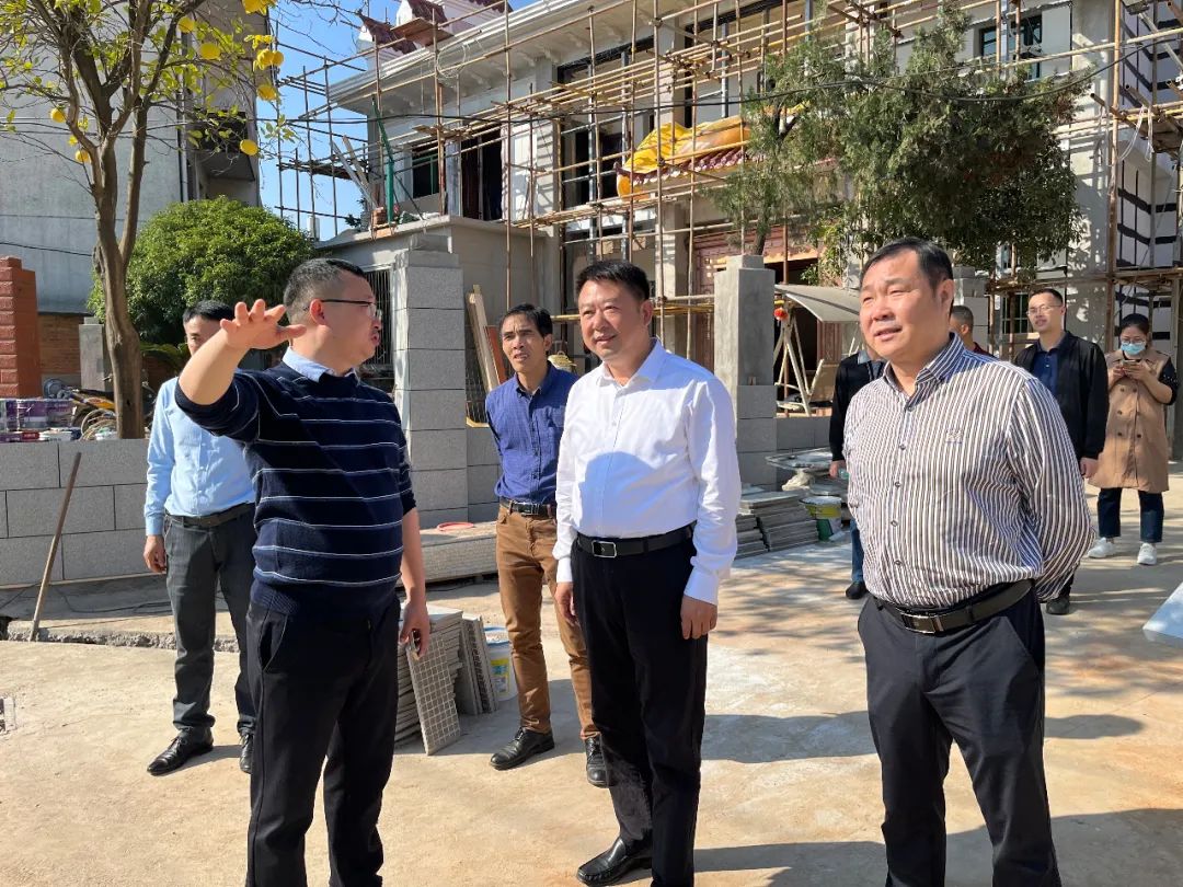 罗辉深入挂点帮创平安村开展调研运动_庄闲游戏