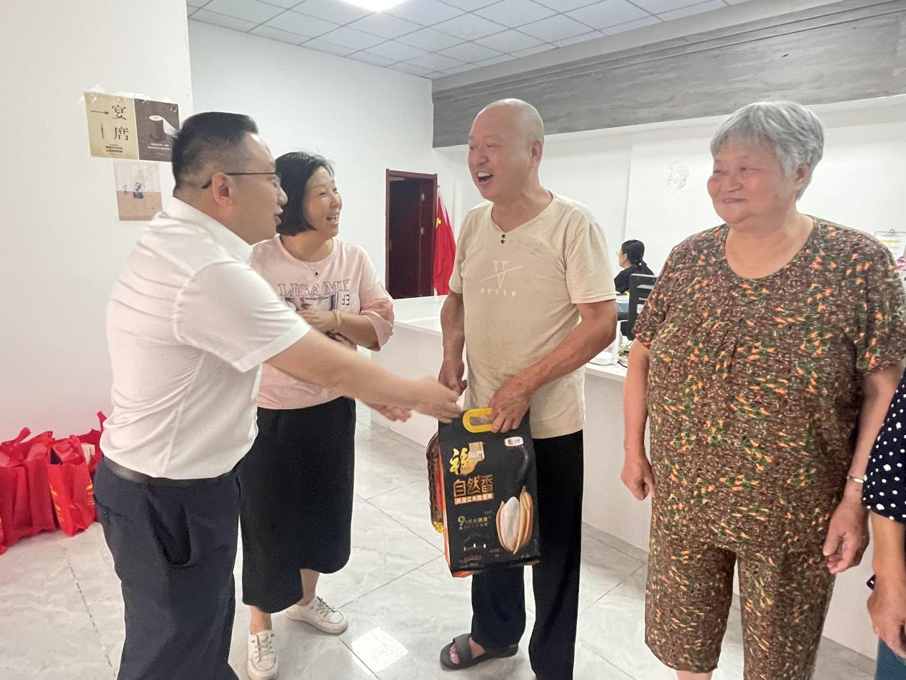 共建帮扶献爱心 走访慰问暖人心_庄闲游戏